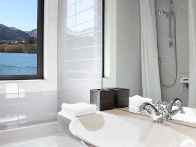 Doubletree By Hilton Queenstown Hotel 4*